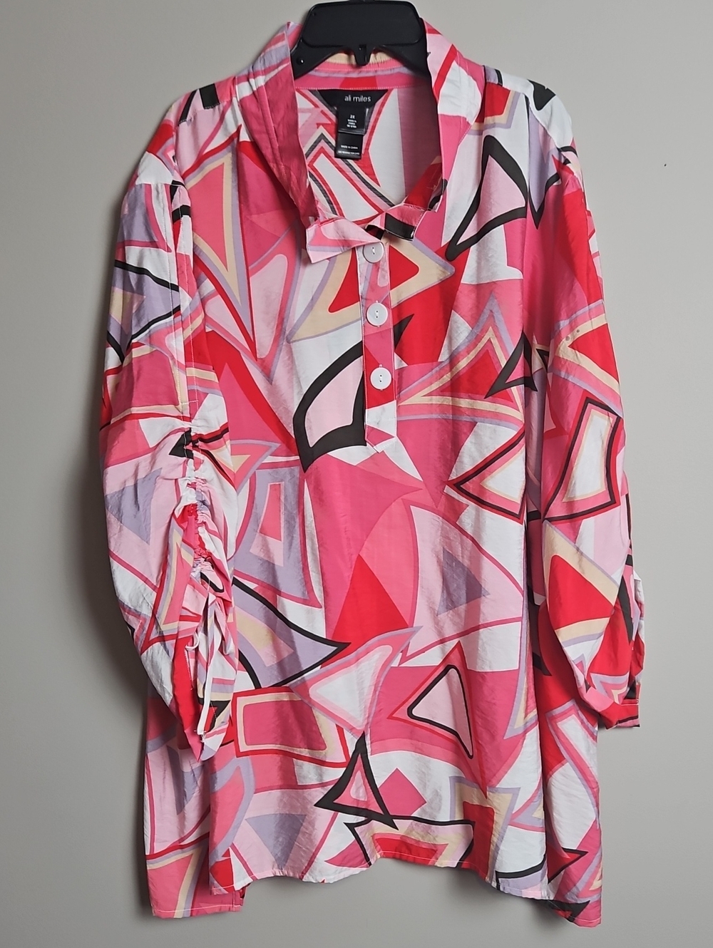 Ali Miles Lightweight Cinched Sleeve Wire Collar Tunic: Red/pink Abstract: 2X